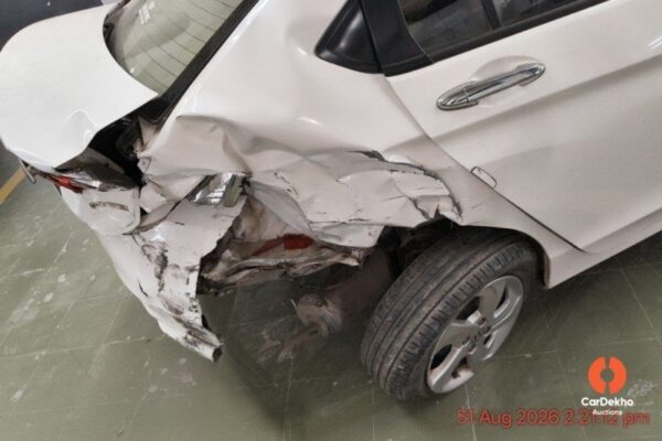 11-1.jpg 2016 Honda City 1.5 V MT (I-VTEC)