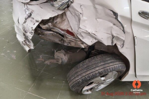 12-1.jpg 2016 Honda City 1.5 V MT (I-VTEC)