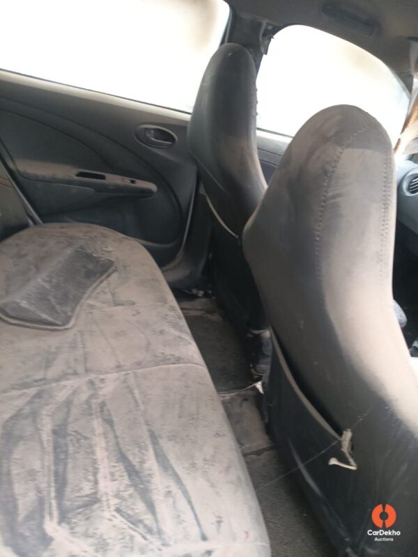 1201-19.jpeg 2012 Toyota Etios Diesel