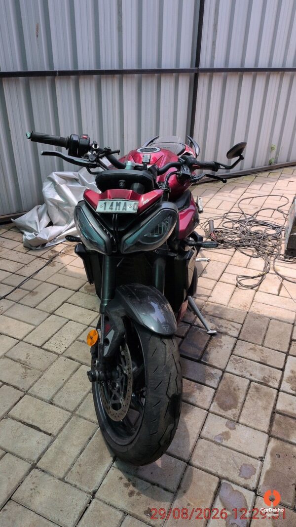 1201-31.jpg 2024 Triumph Street Triple RS