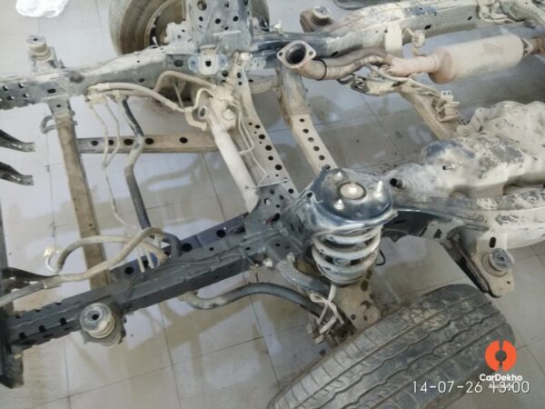 12010-50.jpg 2024 Toyota Innova Crysta 2.4V (MT)