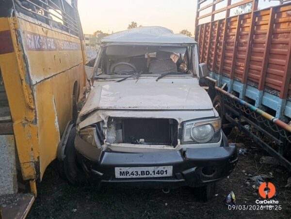 12015-39.jpg 2013 Mahindra Bolero XL