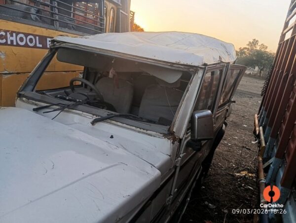 12018-34.jpg 2013 Mahindra Bolero XL