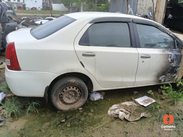 1202-16.jpeg 2012 Toyota Etios Diesel
