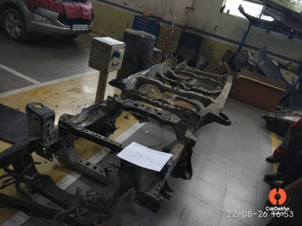 1202-53.jpg 2024 Toyota Innova Crysta 2.4V (MT)