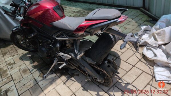 12020-21.jpg 2024 Triumph Street Triple RS