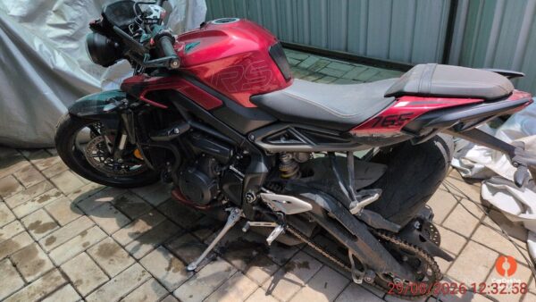12021-21.jpg 2024 Triumph Street Triple RS