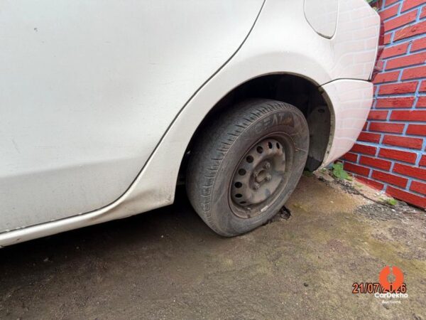 12023-15.jpg 2016 Toyota Etios GD