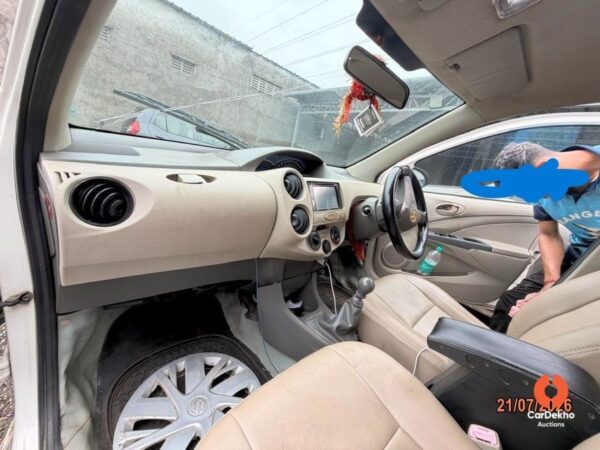 12026-12.jpg 2016 Toyota Etios GD