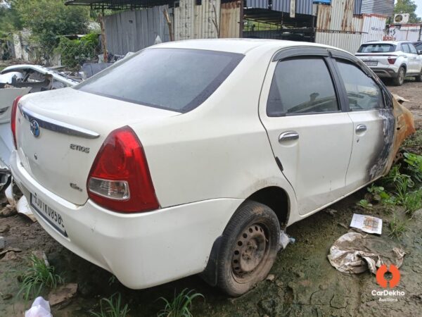 1203-16.jpeg 2012 Toyota Etios Diesel