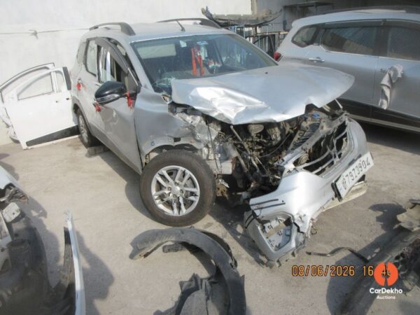 2022 Renault Triber RXT PETROL MT 1.0L ECE