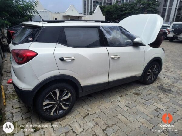 1204-46.jpg 2020 Mahindra XUV300 W8 O DS BS6 AS