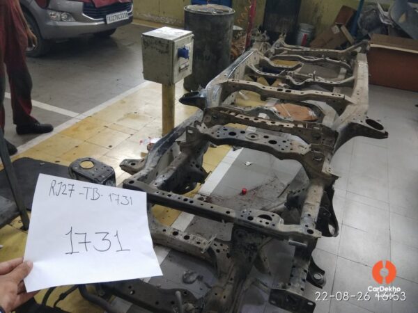 1204-51.jpg 2024 Toyota Innova Crysta 2.4V (MT)