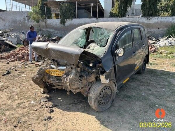 1205-2.jpg 2018 Maruti Ertiga GREEN VXI