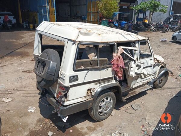 1205-47.jpg 2013 Mahindra Bolero XL