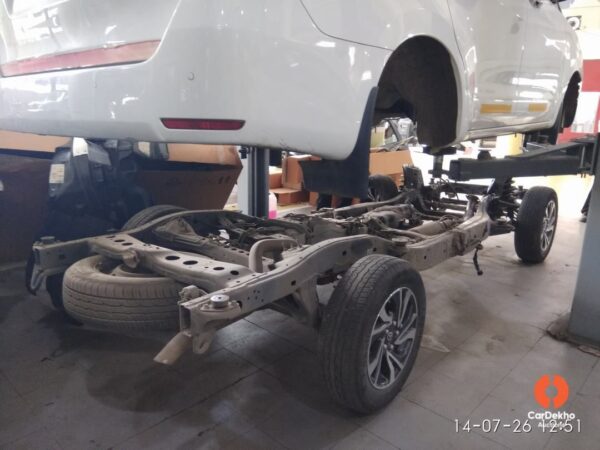 1205-50.jpg 2024 Toyota Innova Crysta 2.4V (MT)