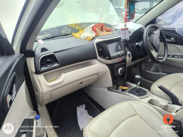 1206-43.jpg 2020 Mahindra XUV300 W8 O DS BS6 AS