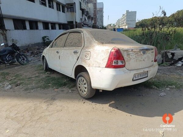 1207-42.jpg 2012 Toyota Etios Diesel
