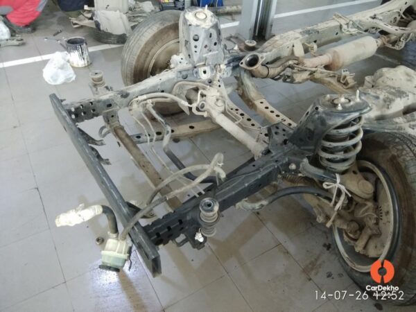 1207-48.jpg 2024 Toyota Innova Crysta 2.4V (MT)