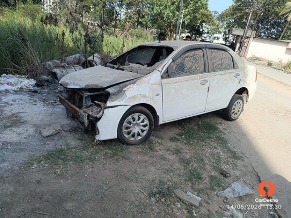 1208-41.jpg 2012 Toyota Etios Diesel