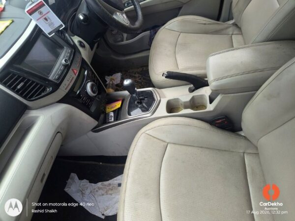 1208-42.jpg 2020 Mahindra XUV300 W8 O DS BS6 AS