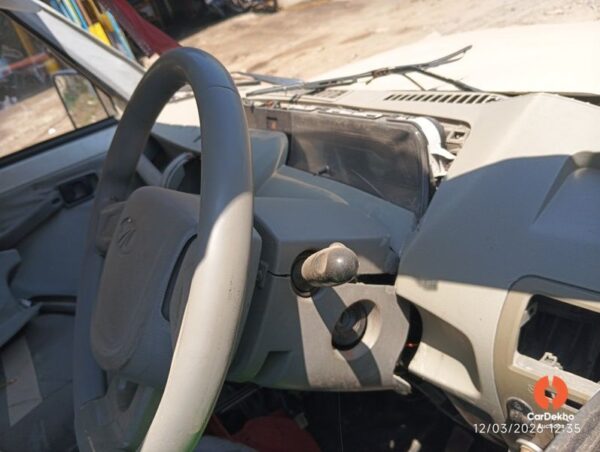 1208-44.jpg 2013 Mahindra Bolero XL