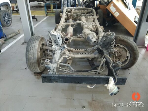 1208-47.jpg 2024 Toyota Innova Crysta 2.4V (MT)