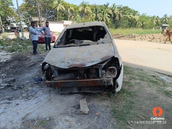 1209-42.jpg 2012 Toyota Etios Diesel