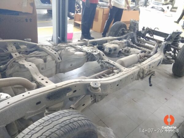 1209-48.jpg 2024 Toyota Innova Crysta 2.4V (MT)