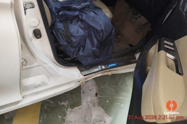 17.jpg 2016 Honda City 1.5 V MT (I-VTEC)