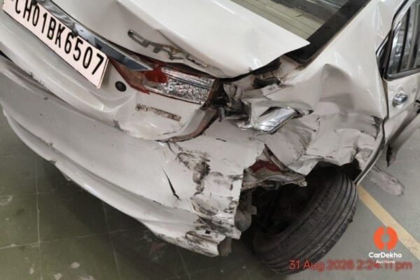 20.jpg 2016 Honda City 1.5 V MT (I-VTEC)