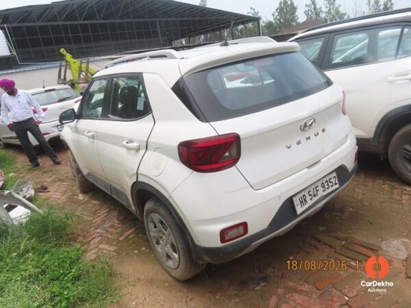 3.jpg 2021 Hyundai Venue 1.2 KAPPA MT S