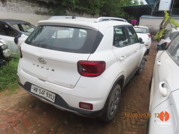 4.jpg 2021 Hyundai Venue 1.2 KAPPA MT S