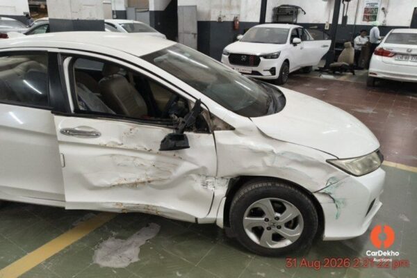 6-1.jpg 2016 Honda City 1.5 V MT (I-VTEC)