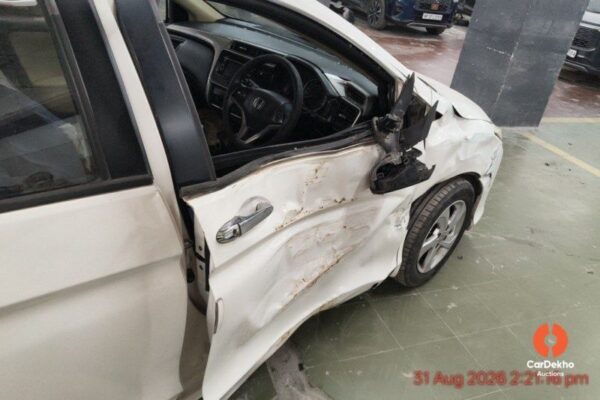 7-1.jpg 2016 Honda City 1.5 V MT (I-VTEC)