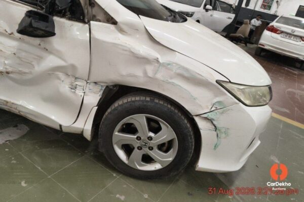 8-1.jpg 2016 Honda City 1.5 V MT (I-VTEC)