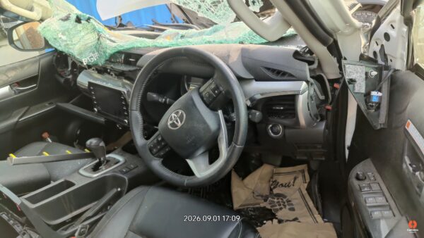 AA202-2.jpg 2024 Toyota Hilux (HIGH AT, M1G)