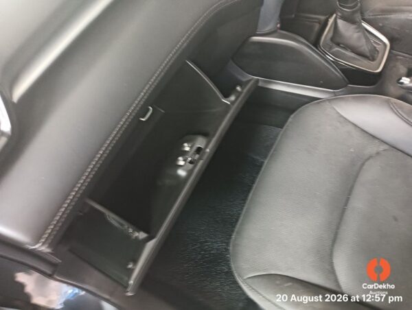 AA2030-3.jpg 2023 Toyota Urban cruiser HYRYDER V AT
