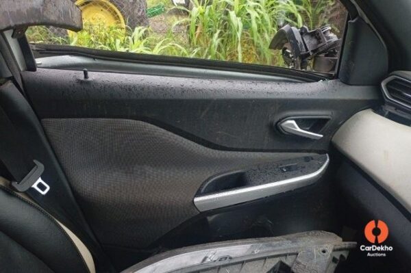 CP2027.jpg 2023 Nissan Magnite MT XL