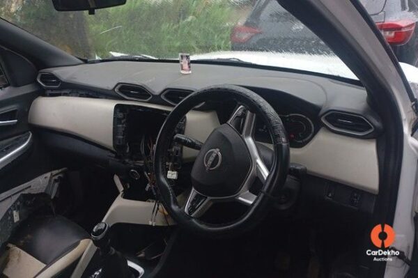 CP205.jpg 2023 Nissan Magnite MT XL
