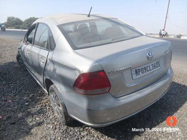 CR203-1.jpg 2012 Volkswagen Vento 1.6CR