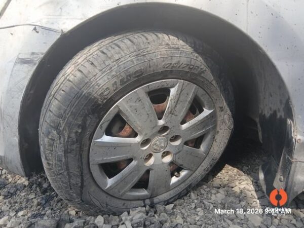 CR2037-1.jpg 2012 Volkswagen Vento 1.6CR