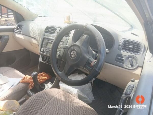 CR2047.jpg 2012 Volkswagen Vento 1.6CR