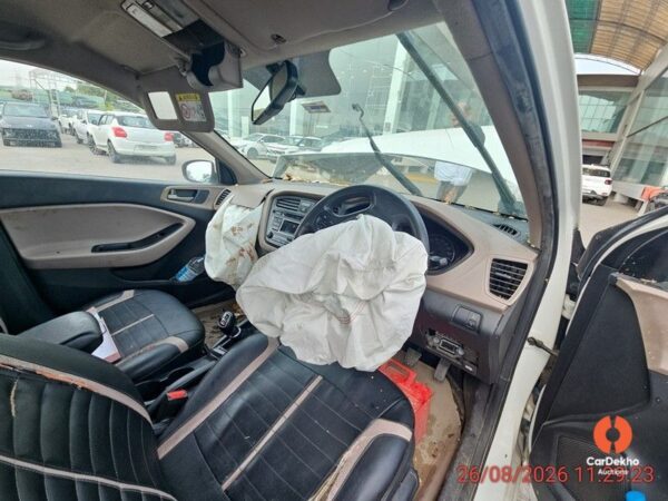 PHOTOS2011-2.jpg 2016 Hyundai i20 SPORTZ 1.4 DSL BSIV