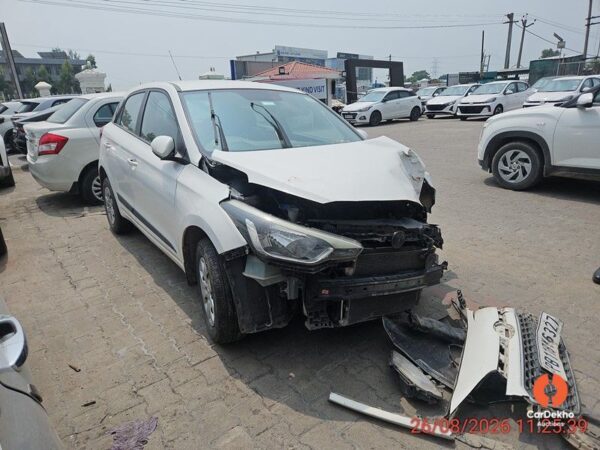 PHOTOS202-2.jpg 2016 Hyundai i20 SPORTZ 1.4 DSL BSIV