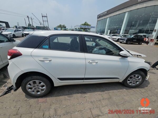 PHOTOS203-2.jpg 2016 Hyundai i20 SPORTZ 1.4 DSL BSIV