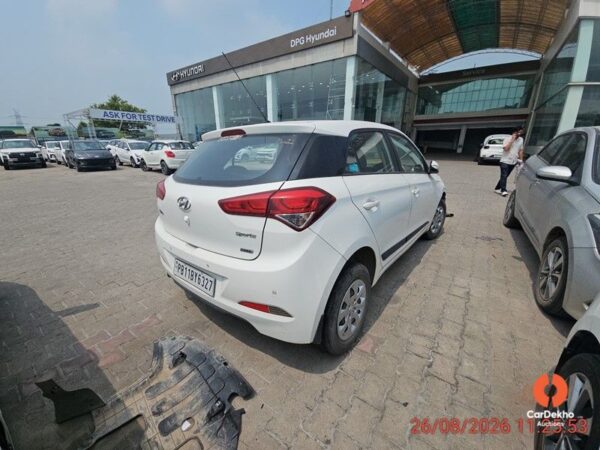 PHOTOS204-2.jpg 2016 Hyundai i20 SPORTZ 1.4 DSL BSIV