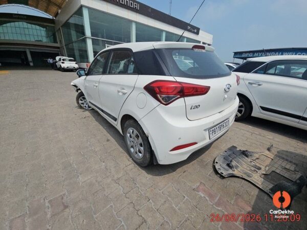 PHOTOS205-2.jpg 2016 Hyundai i20 SPORTZ 1.4 DSL BSIV