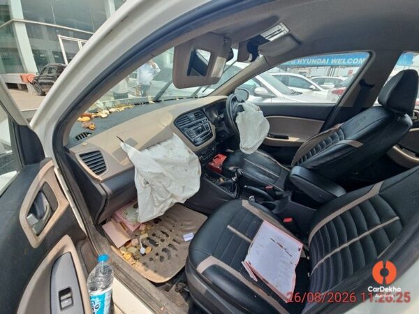 PHOTOS206-2.jpg 2016 Hyundai i20 SPORTZ 1.4 DSL BSIV