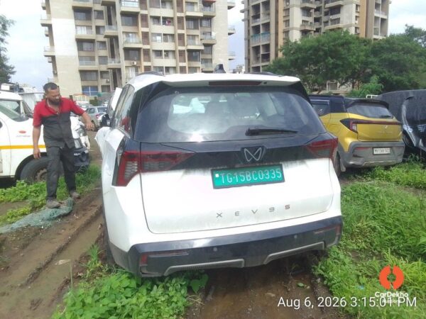 Photos2010.jpg 2026 Mahindra XEV 9S THREE B79 7 STR